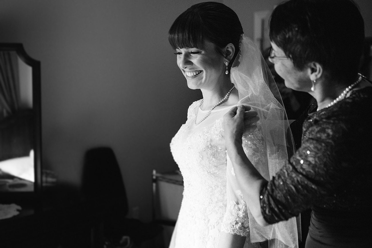 bride getting ready | Boston candid wedding photography